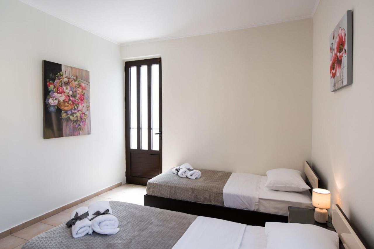 Irinis House Villa Komilion Exterior photo
