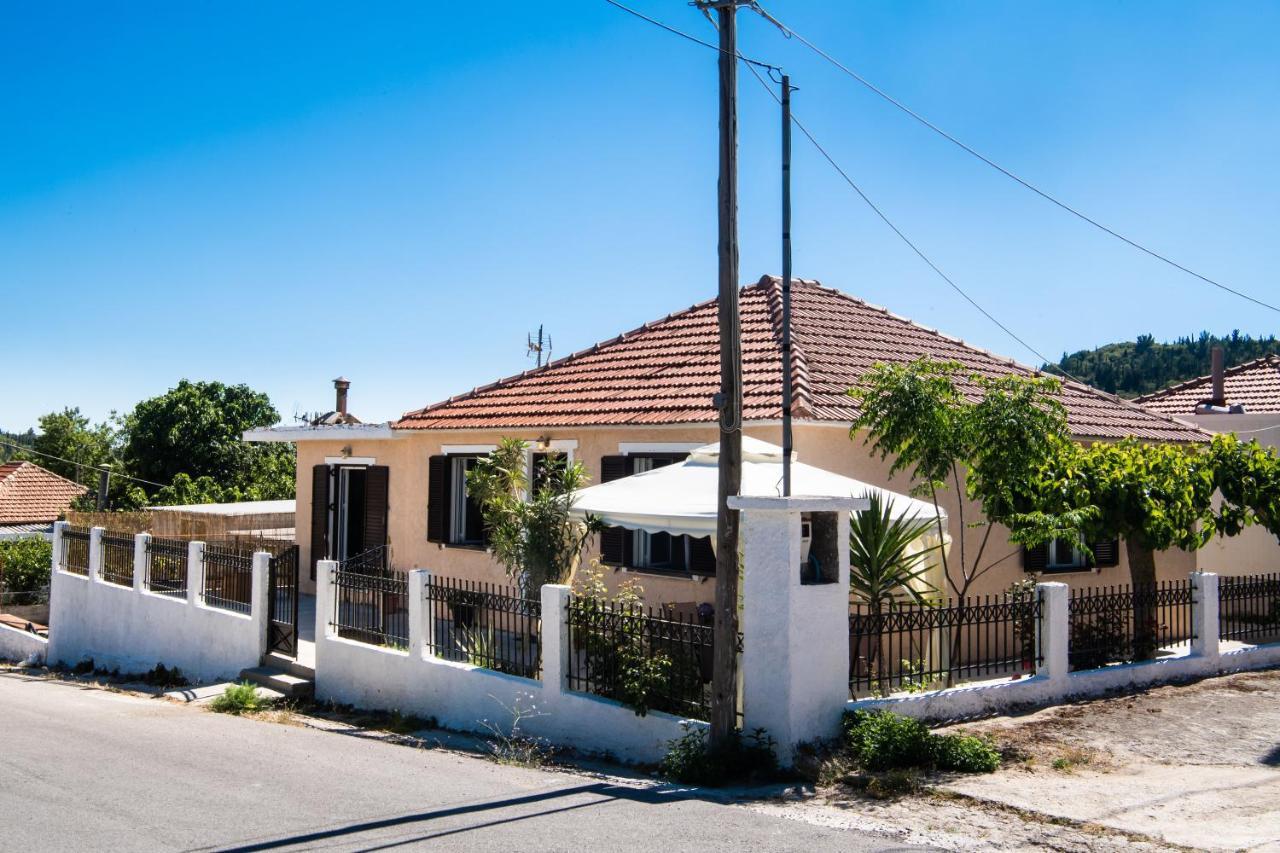 Irinis House Villa Komilion Exterior photo